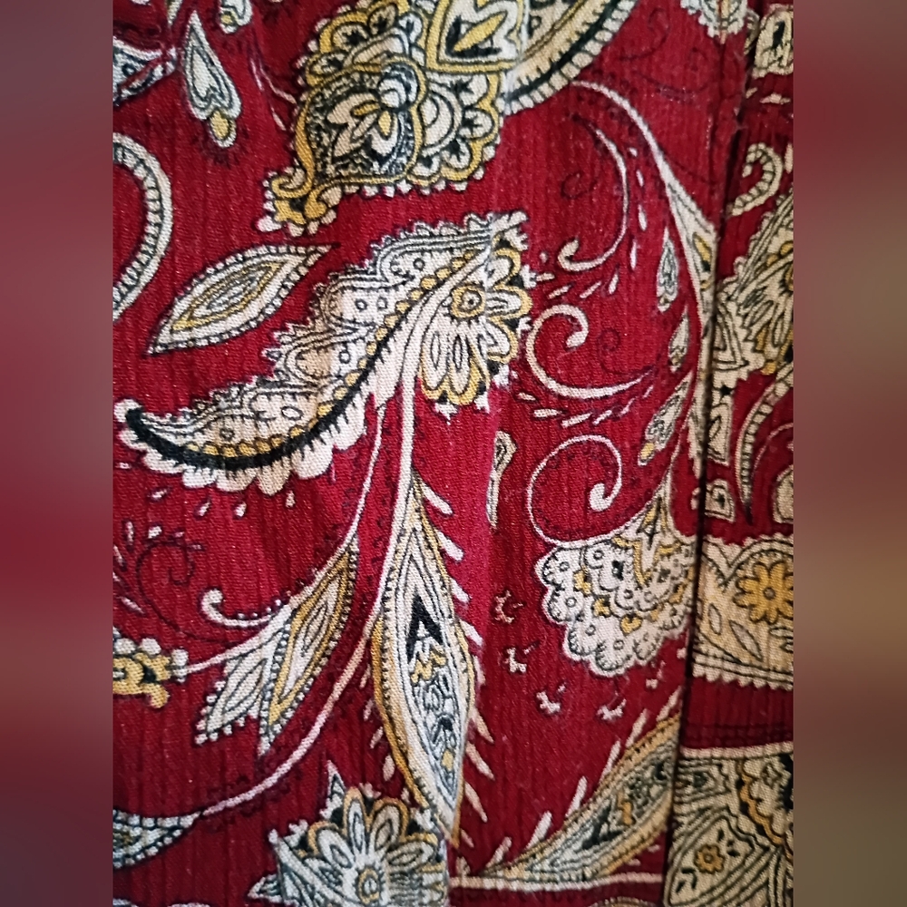 Monday Fun Size 2x Chic Paisley Print Blouse in Rich Red/Burgundy. - Picture 7 of 9